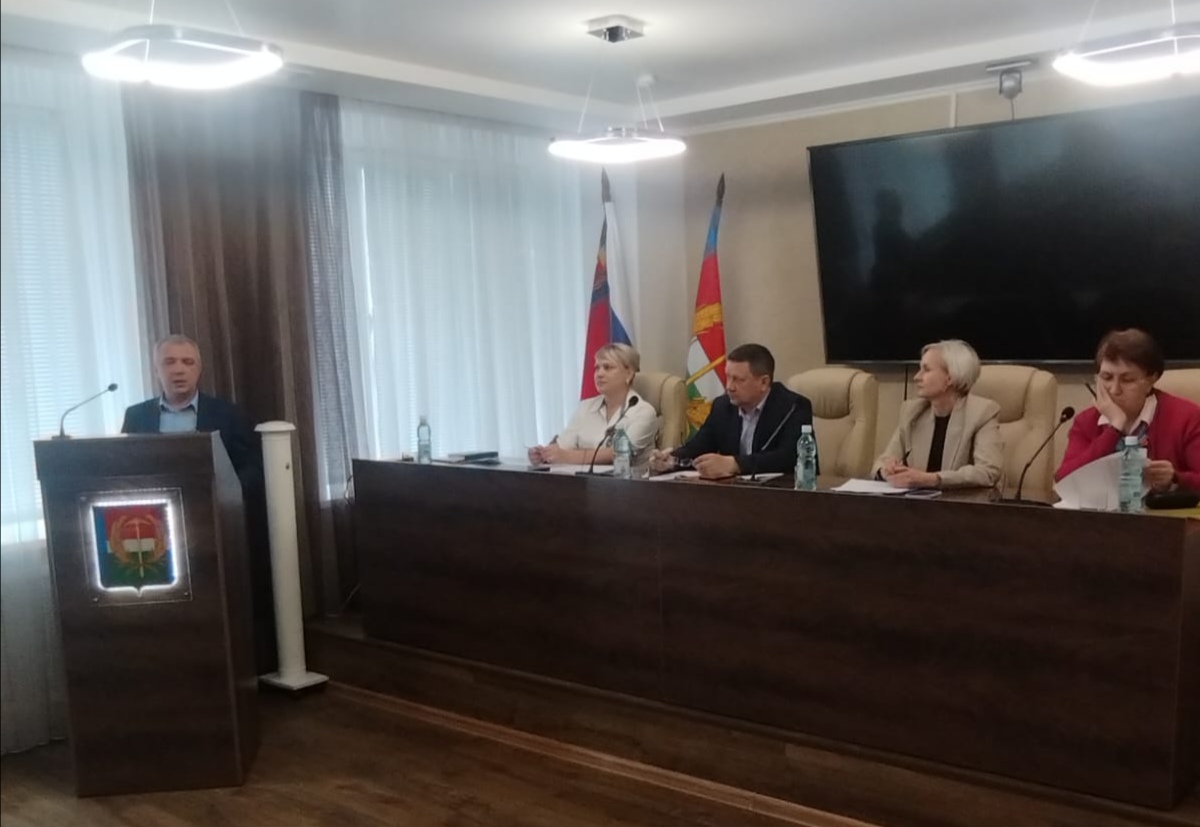 В рамках Всемирного дня охраны труда в администрации Прокопьевского муниципального округа 24 апреля 2024 года состоялось  заседание территориальной трехсторонней комиссии по регулированию социально-трудовых отношений в Прокопьевском муниципальном округе